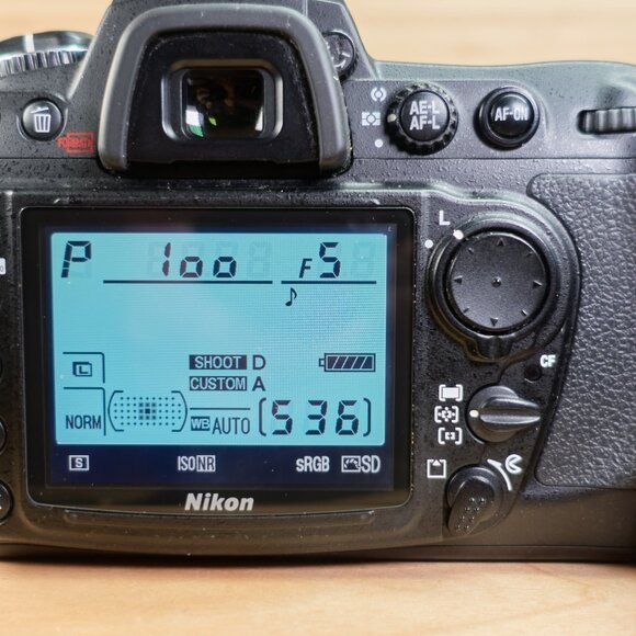 Nikon D300 dslr Camera 12.3MP with Nikkor AF-S DX VR 18-200mm Lens - Picture 10 of 12